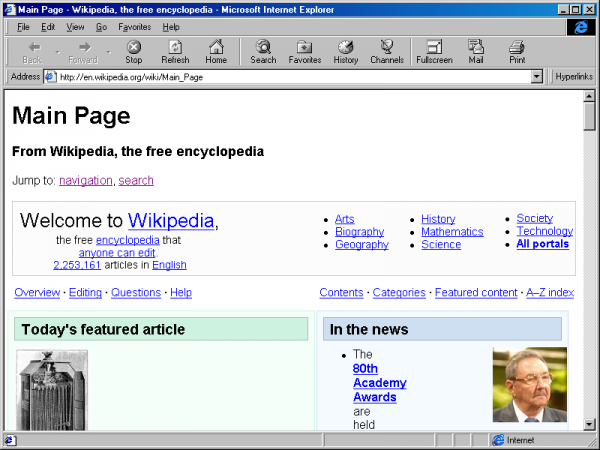 而奠定了王者地位的一个版本则是IE 4.0，它被捆绑在Windows 98中，这造成了Netscape的死亡和微软接下来连绵不绝的官司。