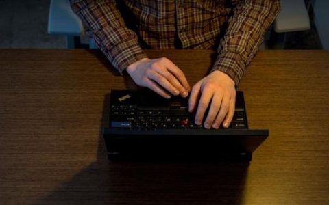 英国推出网络暴力伤害险：被喷后可获5万英镑