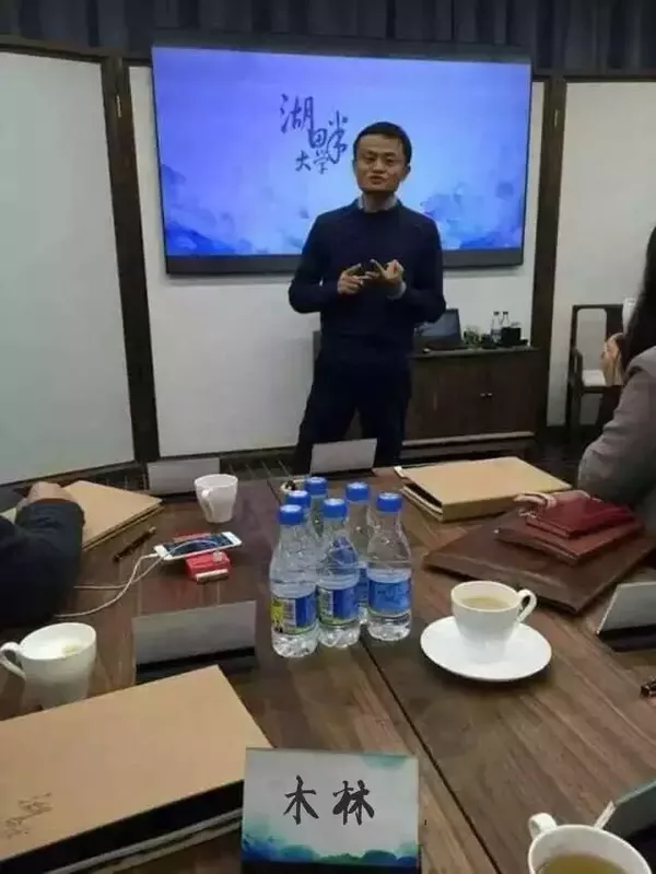 装B神器是怎样炼成的？（和马云开会，法拉利订单，豪宅房产证……）