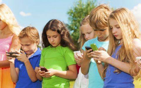 儿童获得第一部手机的平均年龄只有10.3岁