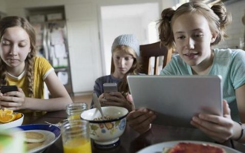 斯坦福大学：研究发现82%的学生不能辨别假新闻