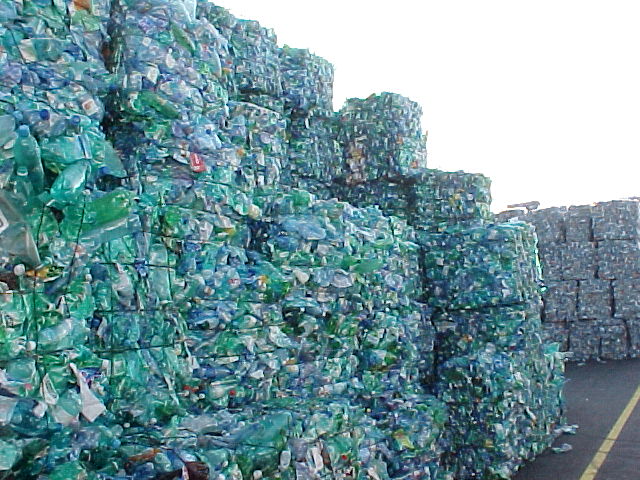数据显示全球每分钟卖出约100万个塑料瓶