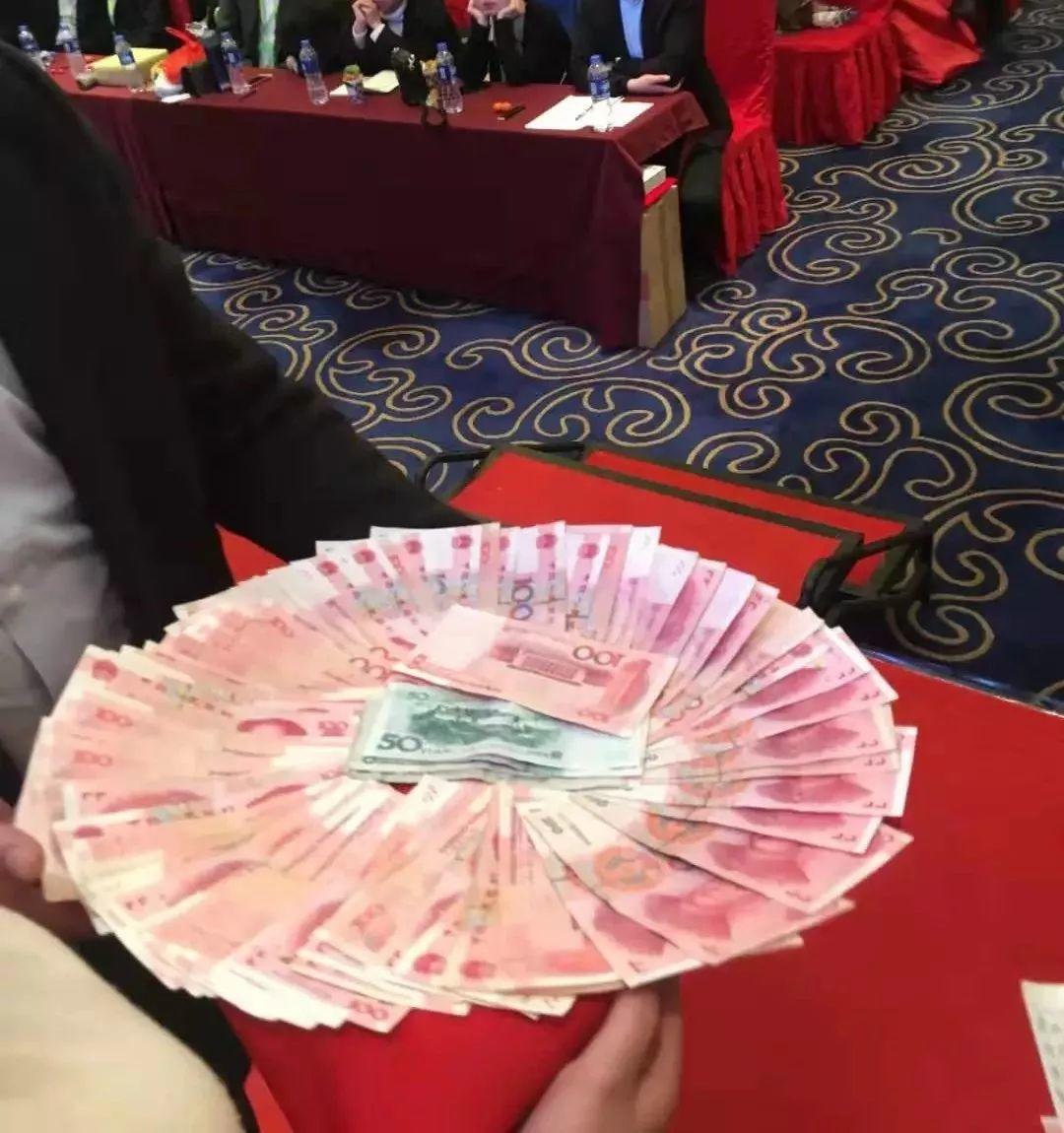 30岁被公司辞退，欠银行45万：比穷更可怕的，是又穷又忙