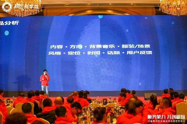 30岁被公司辞退，欠银行45万：比穷更可怕的，是又穷又忙