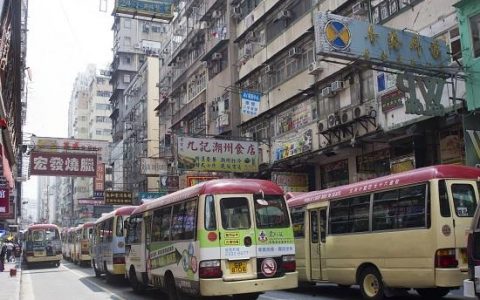 被贩卖的情怀：品牌如何利用童年回忆滤镜下的“港风”营销？