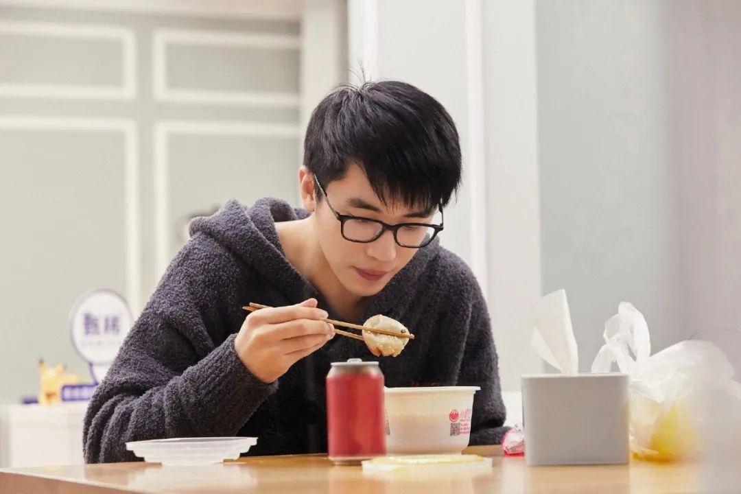 独居青年消费图鉴：陪伴和社交成为“财富密码”？| DT数说
