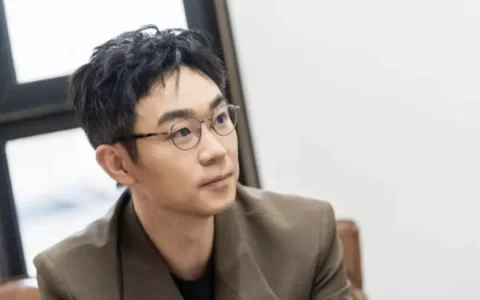 地产圈高管被裁，全家靠小三养活！