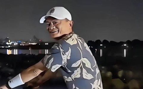 网友偶遇马云西湖夜骑，亲切回应网友